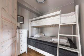 3BR Flat for 6 with Lake Views & Sauna - 7