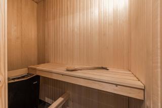 3BR Flat for 6 with Lake Views & Sauna - 6