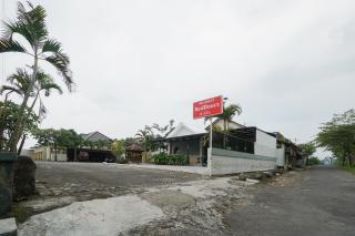 RedDoorz Syariah Plus near Banyuwangi Airport - 4