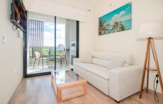One BR with Balcony Walk to Malls Pool Gym - 8