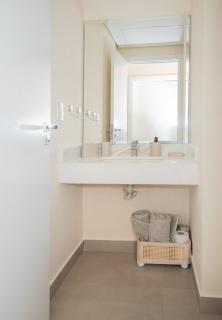 One BR with Balcony Walk to Malls Pool Gym - 2