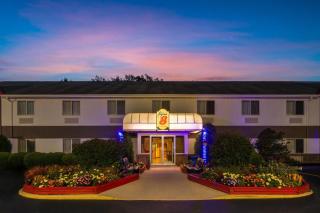 Super 8 by Wyndham Medina - 8