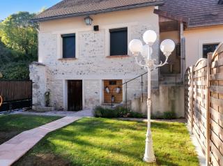 Maison de charme à Sainte-Geneviève-lès-Gasny avec jardin - 1