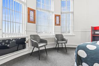 Cosy Dudley Stay with Kitchenette & Free Wi-Fi - 5