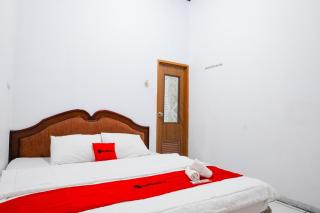 RedDoorz at Bluerose Homestay Tambi Dieng - 0