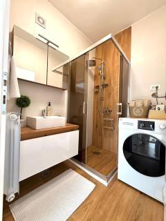 MINA modern & cozy apartment main city square GTC Skopje - 3