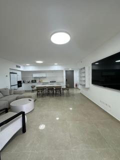 Luxury Sea View Apt for Groups | Private Parking - 1