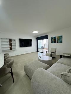 Luxury Sea View Apt for Groups | Private Parking - 0