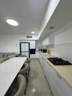 Luxury Sea View Apt for Groups | Private Parking - 8