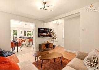 10 percent Monthly Contractor stays Solihull 4BR- Sleeps 9 - Near NEC & BIRMINGHAM airport - 5