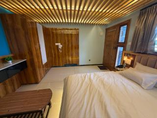CSR Luxury Service Apartment - 6