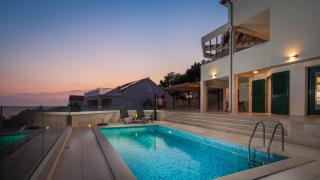 VILLA LUMINA - Seafront Pool Villa, Milna, Brač - 1