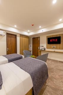 Hotel The Opaline Delhi Airport - 1