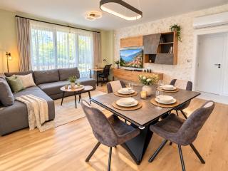 Oslo 2BDR w HUGE Backyard and WorkDesk - WiFi - 5