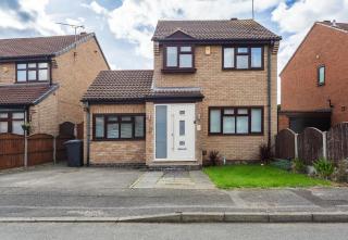 4 Bed Contractor House Driveway & EV Charger - 0
