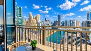 Vogue Vacation Homes, Marina 52-42 Towers near Ain Dubai and JBR Beach, Two Bedroom Apartment with Balcony Canal and Skyline views, Access to all Amenities - 8