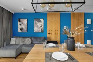Funkcjonalny Apartament z Parkingiem i Balkonem by Noclegi Renters - 2