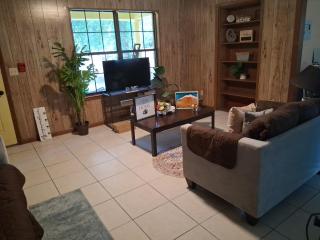 The Cozy Farmhouse Retreat - 0