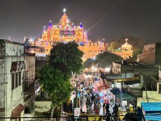 Divine Stay At Janambhumi - Family Sleeps 2-6 , Private & Spacious Home - 5