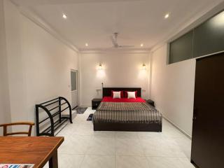 Blue Sky Villa 2 Ahangama Modern Luxury Villa with Terrace, AC, Ocean View & Outdoor Dining, Stunning Ahangama City View for Couples & Families - 4