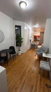 Steps from Central Park - Cozy Room - Shared Bathroom - 0