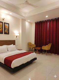 Hotel Ganga Ashoka # Restaurant With Private Ganga River Access In Sturida Colony, Rishikesh - 2