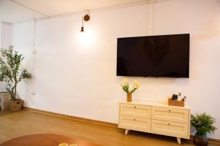 Spacious and Quiet Apartment 2 bedrooms just 1 minutes to Hanoi centre - 8