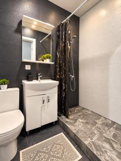 GRAND CENTRAL APARTMENTS-Ed - 1