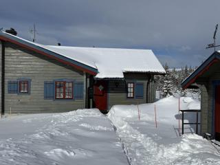 Mysig stuga med utsikt och närhet till lift, spår - 0