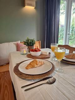 Modern Veluwe Chalet - Private Garden - with Airco - Recreational only - 50 mins from amsterdam by car - 4