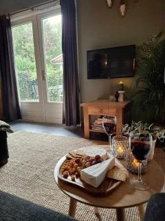 Modern Veluwe Chalet - Private Garden - with Airco - Recreational only - 50 mins from amsterdam by car - 7