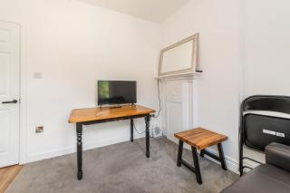 Private flat Near Shops & Thames Riverside - Pass the Keys - 3
