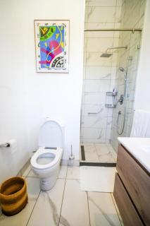 Modern 1BR Apartment Two Rivers Fully Furnished - 3