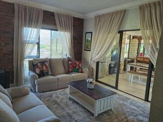 128 Clarens Golf Villa - 9