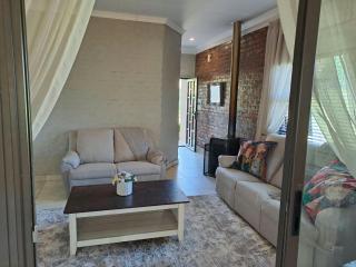 128 Clarens Golf Villa - 4