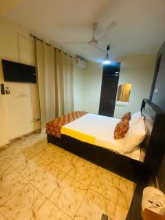 Majo 2 bedroom short-let flat for rent in Ogbojo East Legon - 0