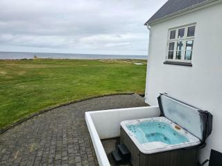 Ocean Front Apartment - Glass Dome for Northern Lights - 4