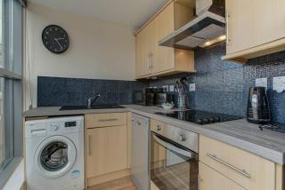 1 Bed NQ Penthouse Panoramic Views - 7