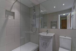 1 Bed NQ Penthouse Panoramic Views - 6