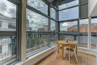 1 Bed NQ Penthouse Panoramic Views - 5