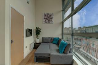 1 Bed NQ Penthouse Panoramic Views - 4