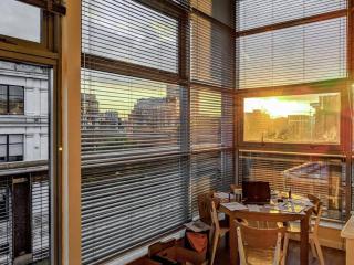 1 Bed NQ Penthouse Panoramic Views - 2