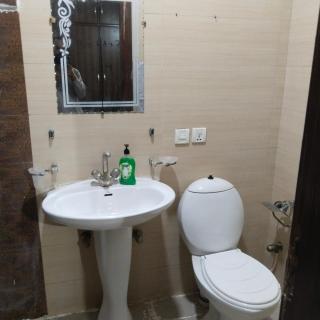 Luxury 2-Bedroom Apartment E11-2 Islamabad - 5