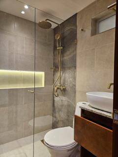 Residence 87 - Luxury 4BR, Private Terrace & BBQ - 4