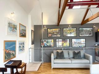Stylish~Tasteful~2Bed~2Bath~Central~Townhouse - 8