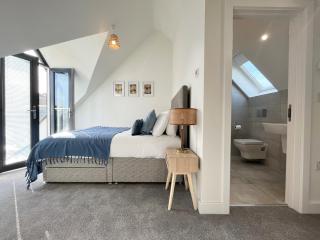 Exceptional 3 bedroom home in Penzance~New~Seaside - 0