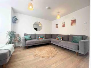 Exceptional 3 bedroom home in Penzance~New~Seaside - 9