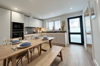 Exceptional 3 bedroom home in Penzance~New~Seaside - 3