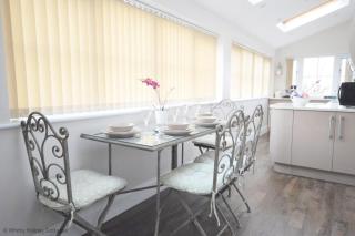 Exceptional Two-Bedroom Accommodation in Central Whitby with Parking and Stunning Views - 2