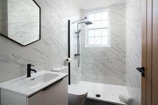 Contemporary First Floor Apartment Central Penzance - 8